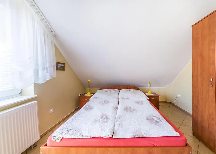 Goscinne Neptun 홈스테이 오스트로보