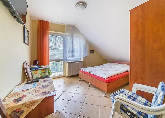 ホームステイ Goscinne Neptun オストロボ